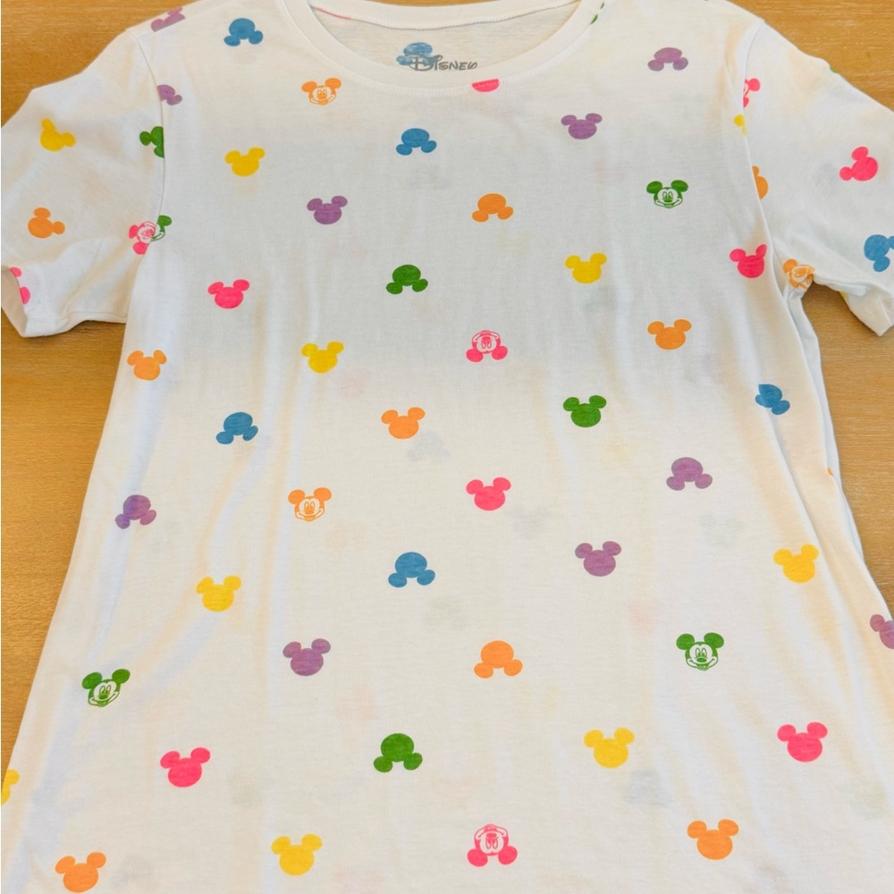 Women’s Disney Size Medium T-Shirt